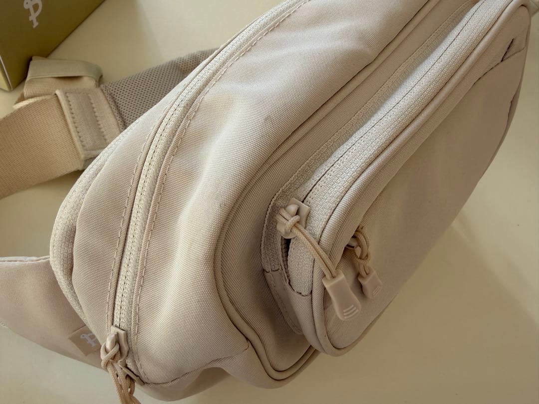 POMULU アイボリー　ヒップシート