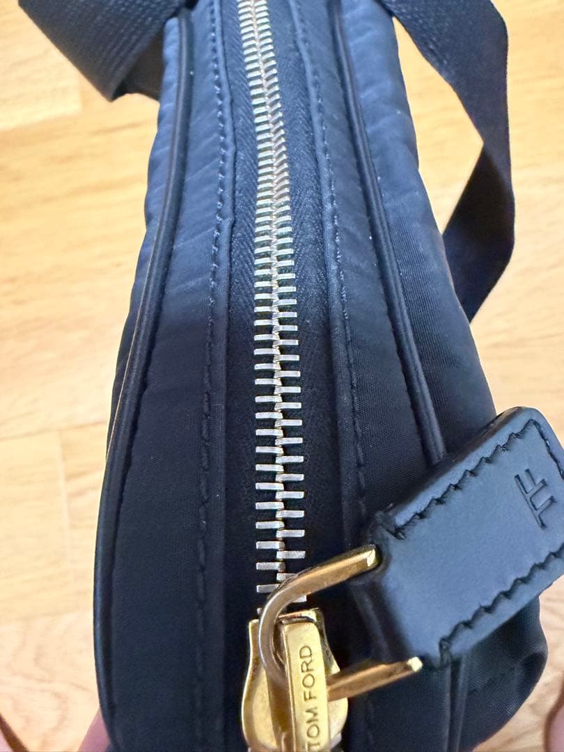 【中古美品】TOM FORD 黒 ボディバッグ