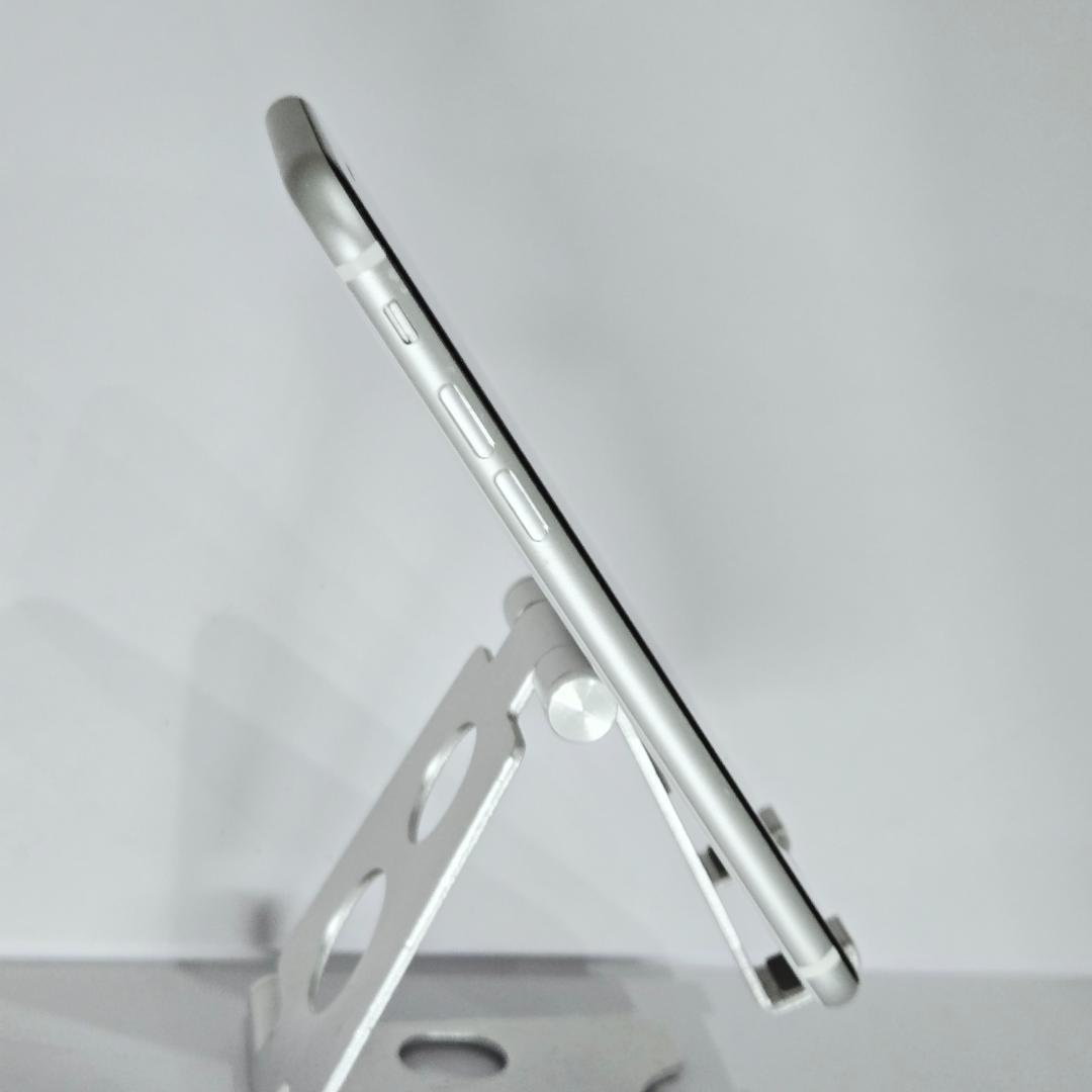 02 iPhoneSE 第二世代 ホワイト SIMフリー