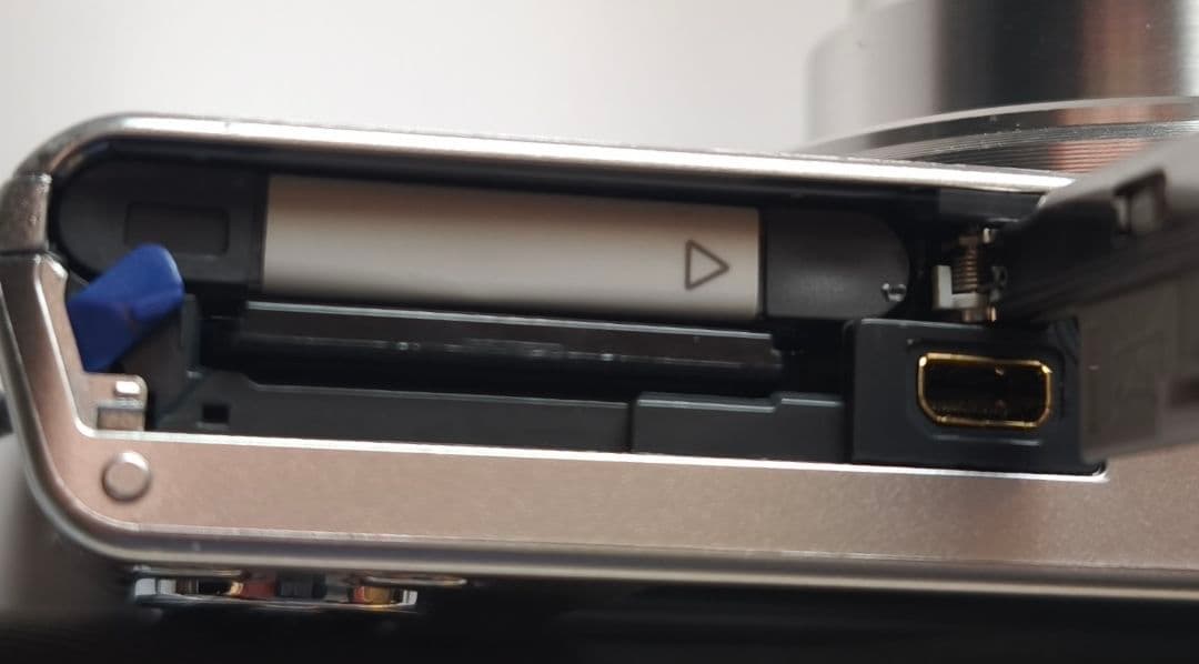 ソニー　SONY 　DSC-W830　 コンパクトデジタルカメラ