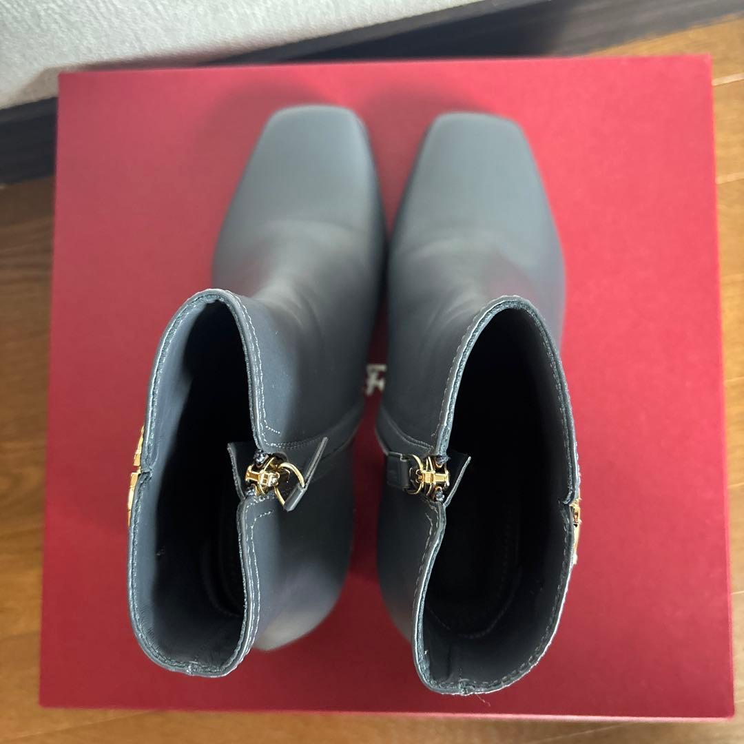 【半額値下げ】SalvatoreFerragamo ブーツ ガンチーニグレー