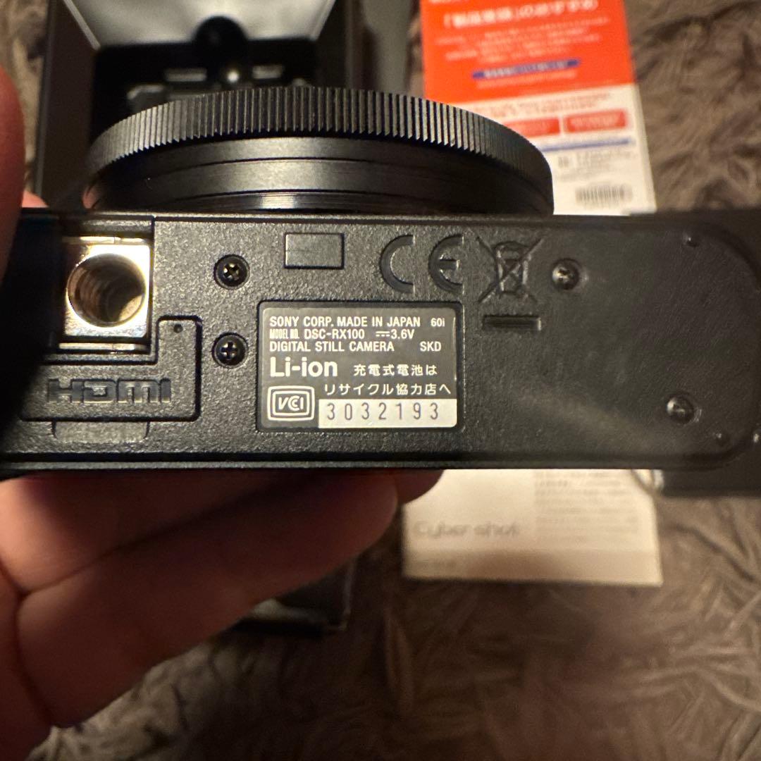 デジタルカメラ DSC-RX100