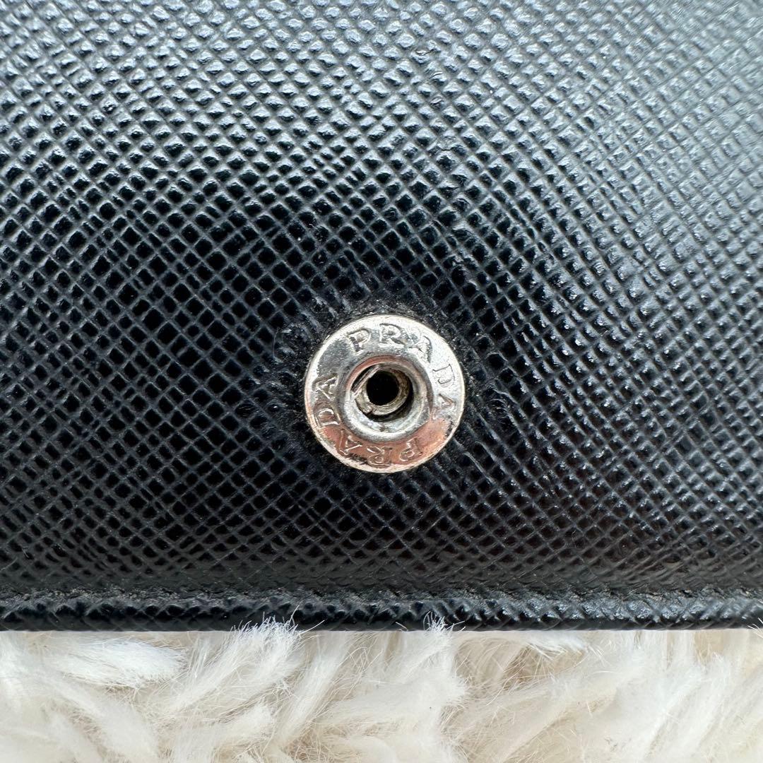 ✨美品✨プラダ　二つ折り財布　三角ロゴ　ケース　サフィアーノレザー　黒