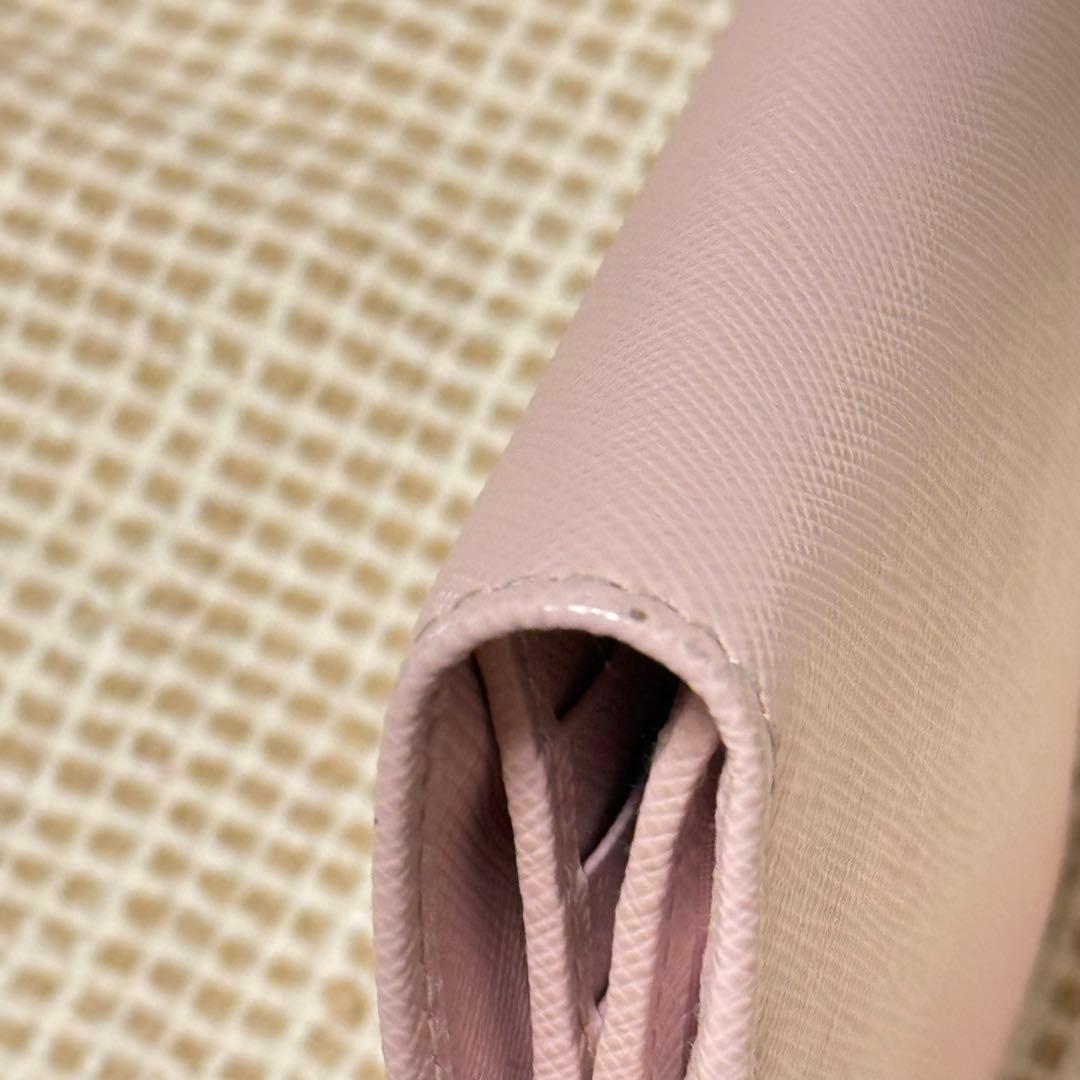 プラダ 折り財布 三角ロゴ サフィアーノレザー ピンク 1ML050