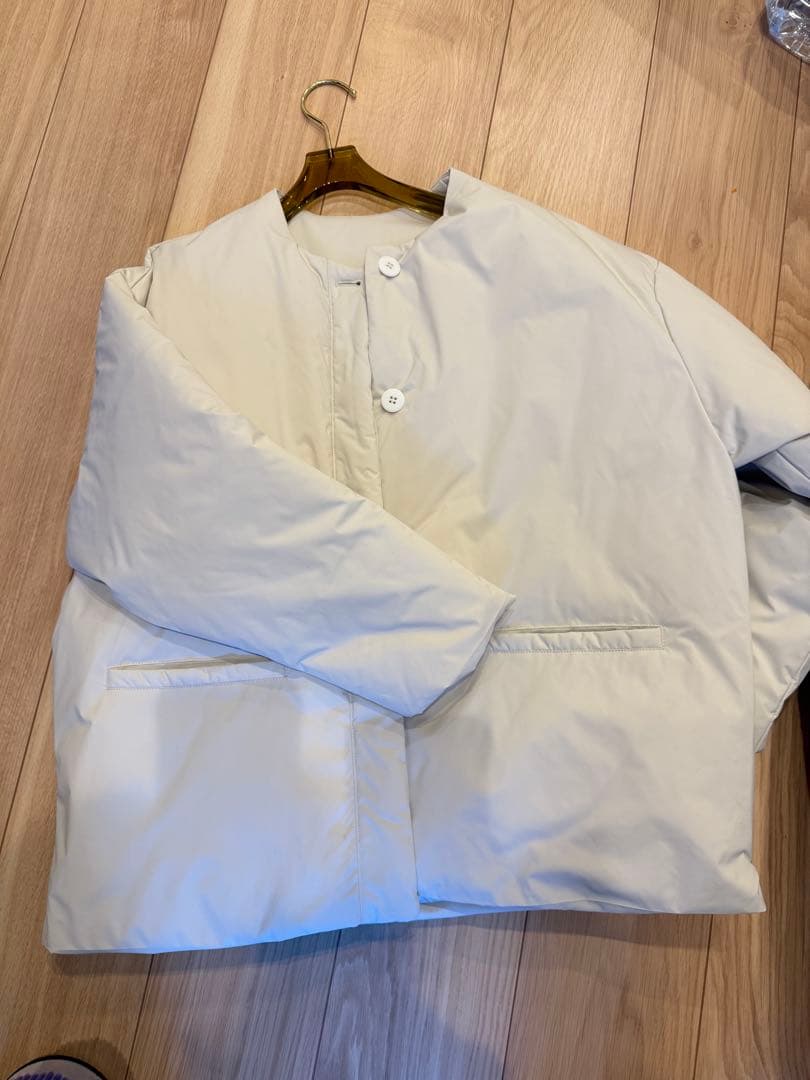 オローネ モノローグダウンコート 完売品 新品未使用 クリーム