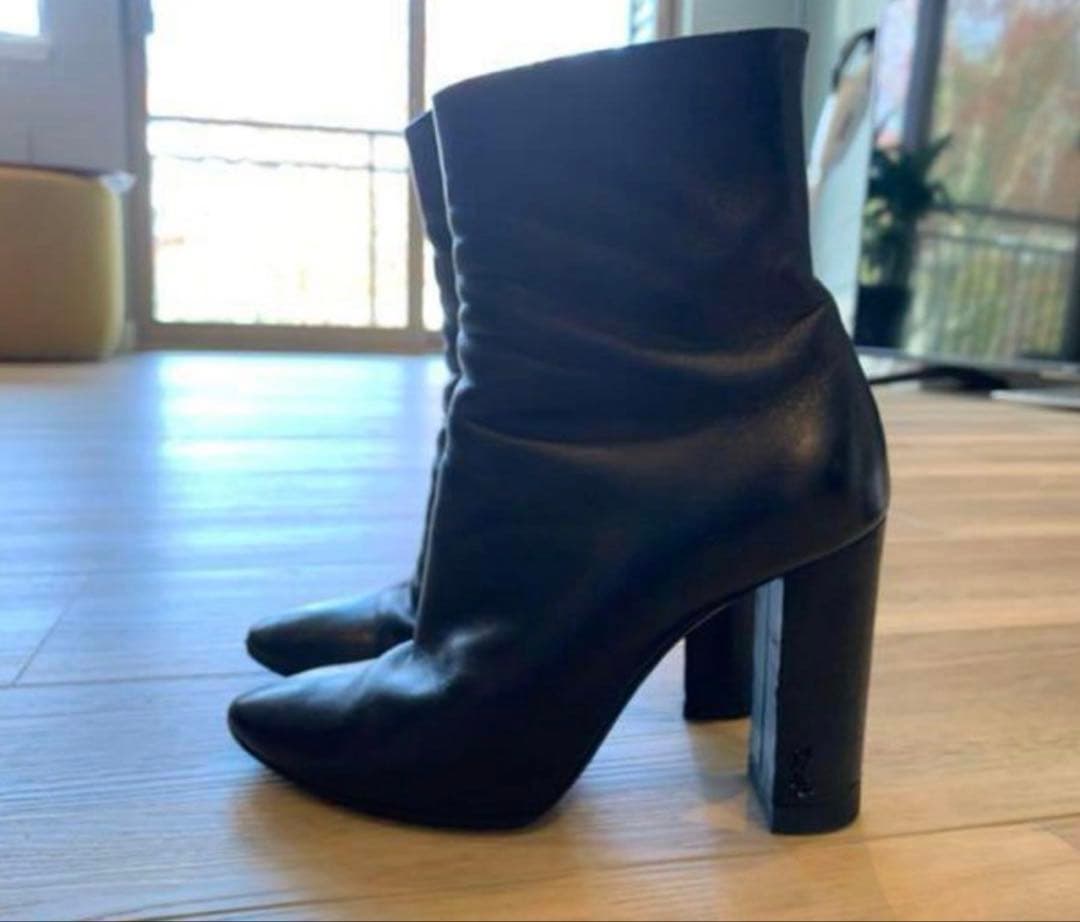 サンローラン　パリ　黒レザーブーツ 高ヒール