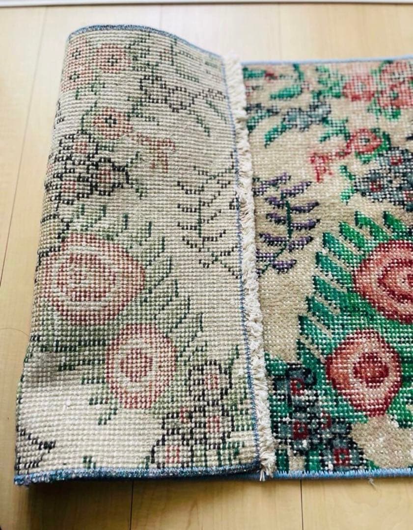 花柄　トルコヴィンテージラグ