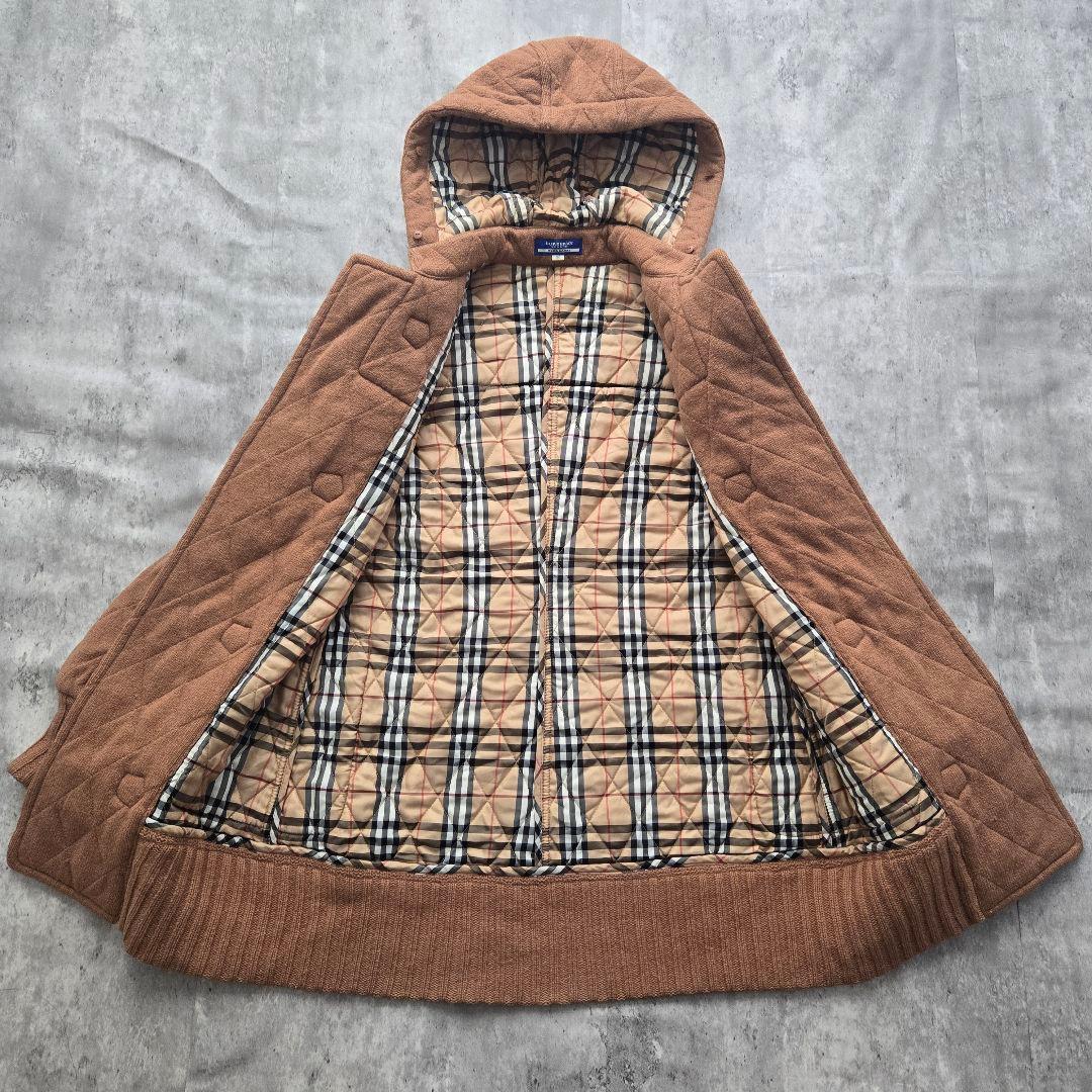 バーバリーブルーレーベル ベージュ ケーブル編み キルティング ダッフル