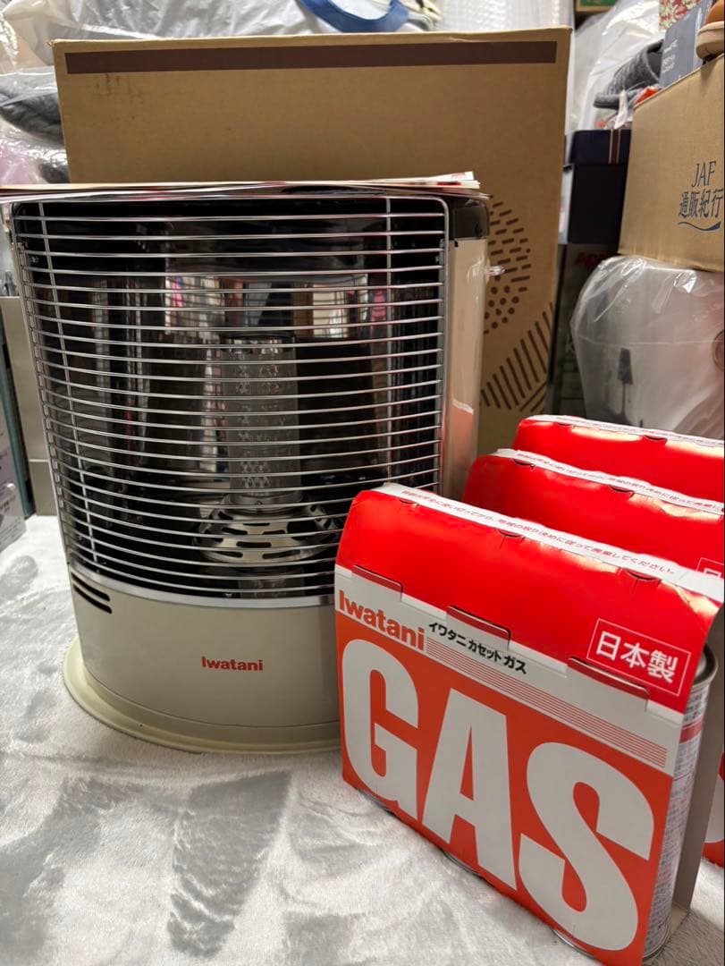 イワタニ　カセットガスストーブ　デカ暖Ⅲ カセットガス9本付き