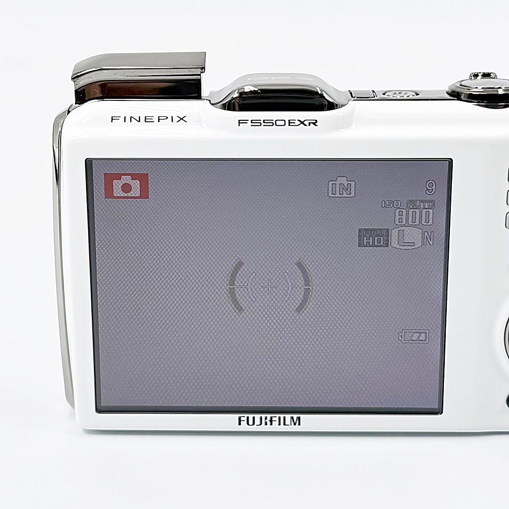 【美品】フジフイルム FinePix F550EXR ホワイト コンデジ カメラ