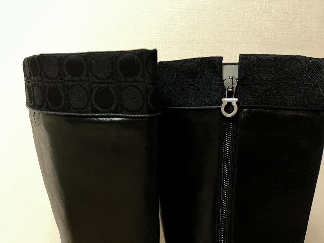 フェラガモ ロングブーツ 起毛 裏地