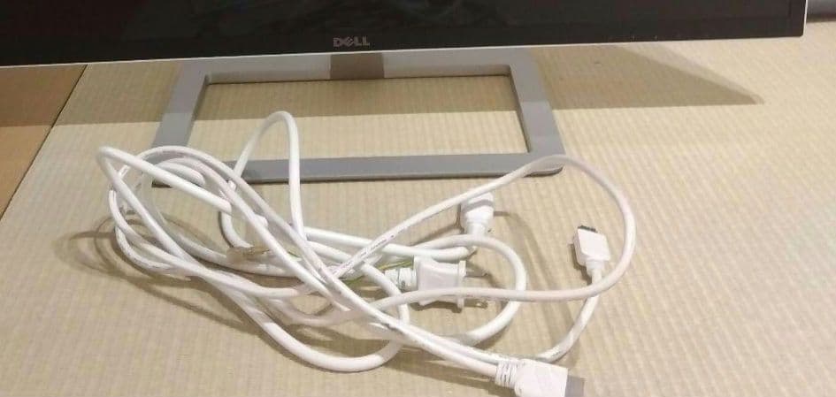 DELL モニター31.5インチ ディスプレイ デル