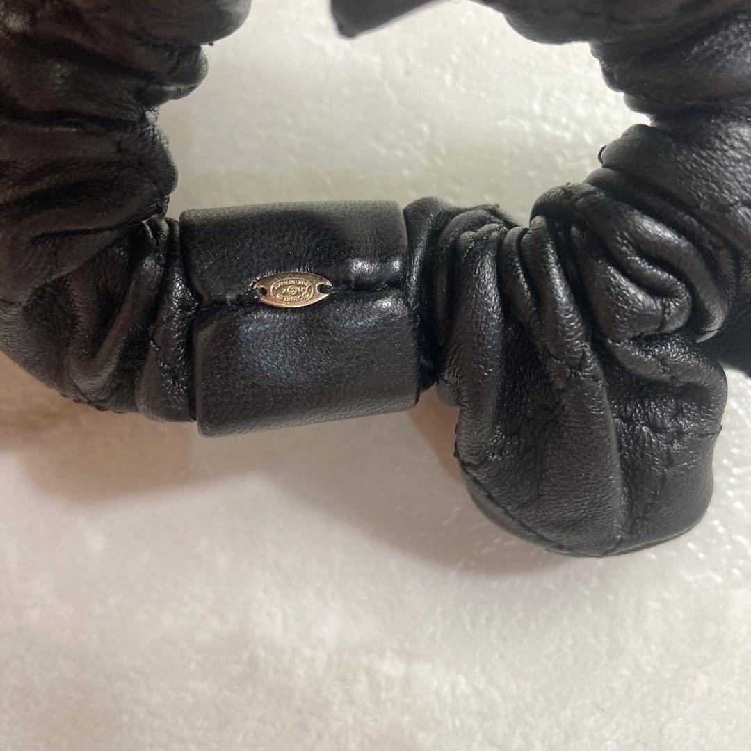 美品　CHANEL ブラックレザー ヘアゴム　シュシュ