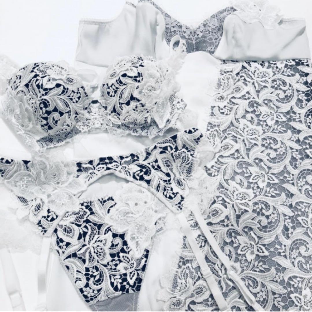 サルート 19G スリップ　M 店舗限定品　バチカン市国　白　WH