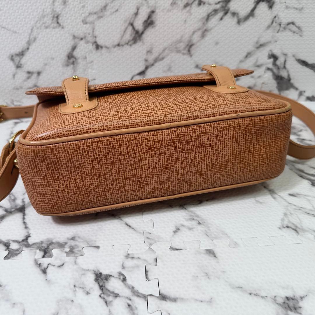 ハンティングワールド　メッセンジャーバッグ　斜め掛け　サファリ　ゴールド金具