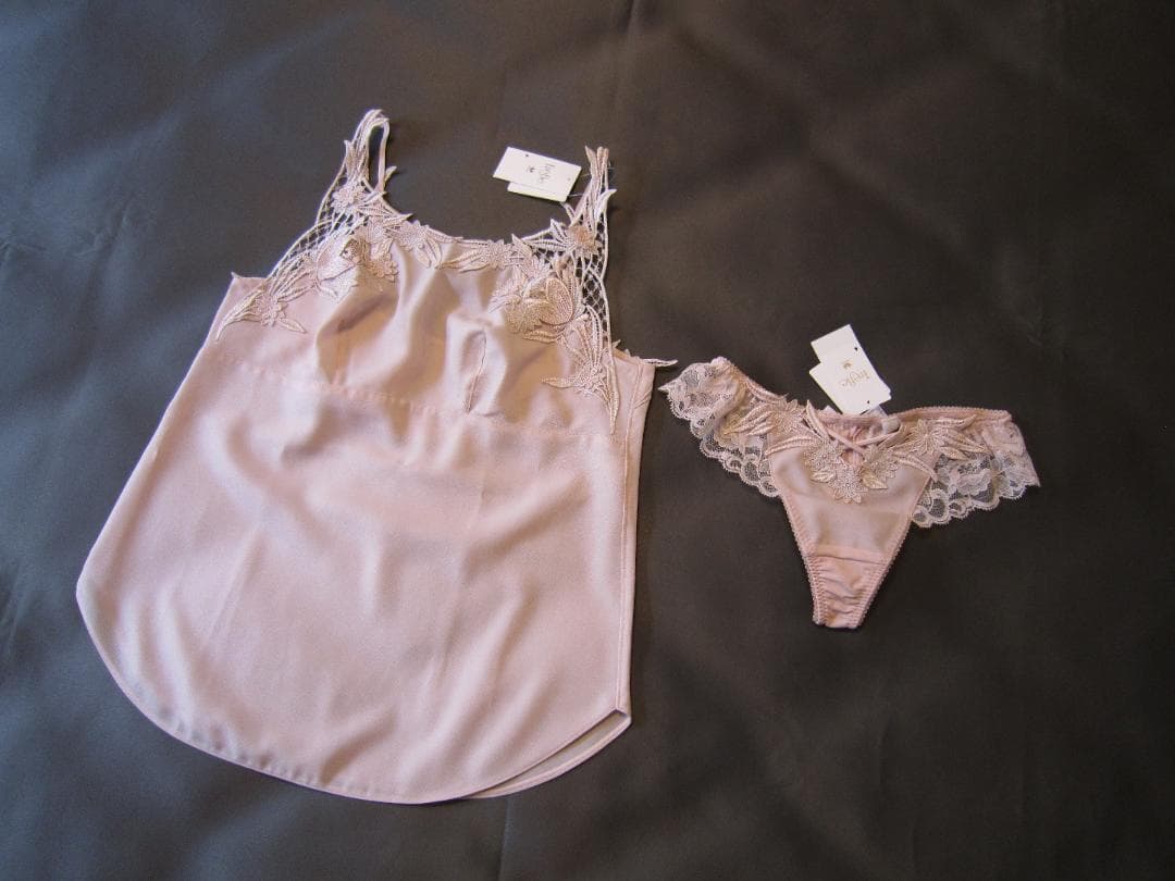 希少☆新品☆ワコール　トレフルキャミソール80＆ソング　ショーツＭ☆セット