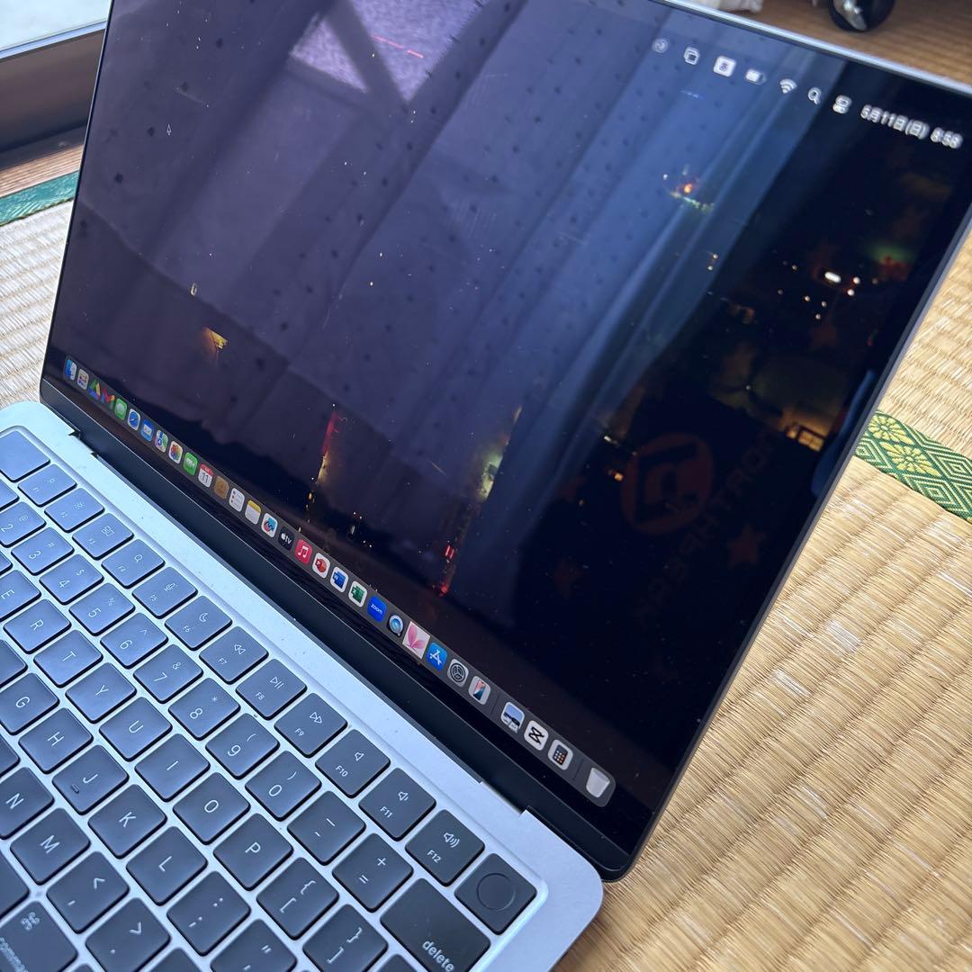 美品Apple MacBook Air M2 8GB 256GB ハブ・ケース付
