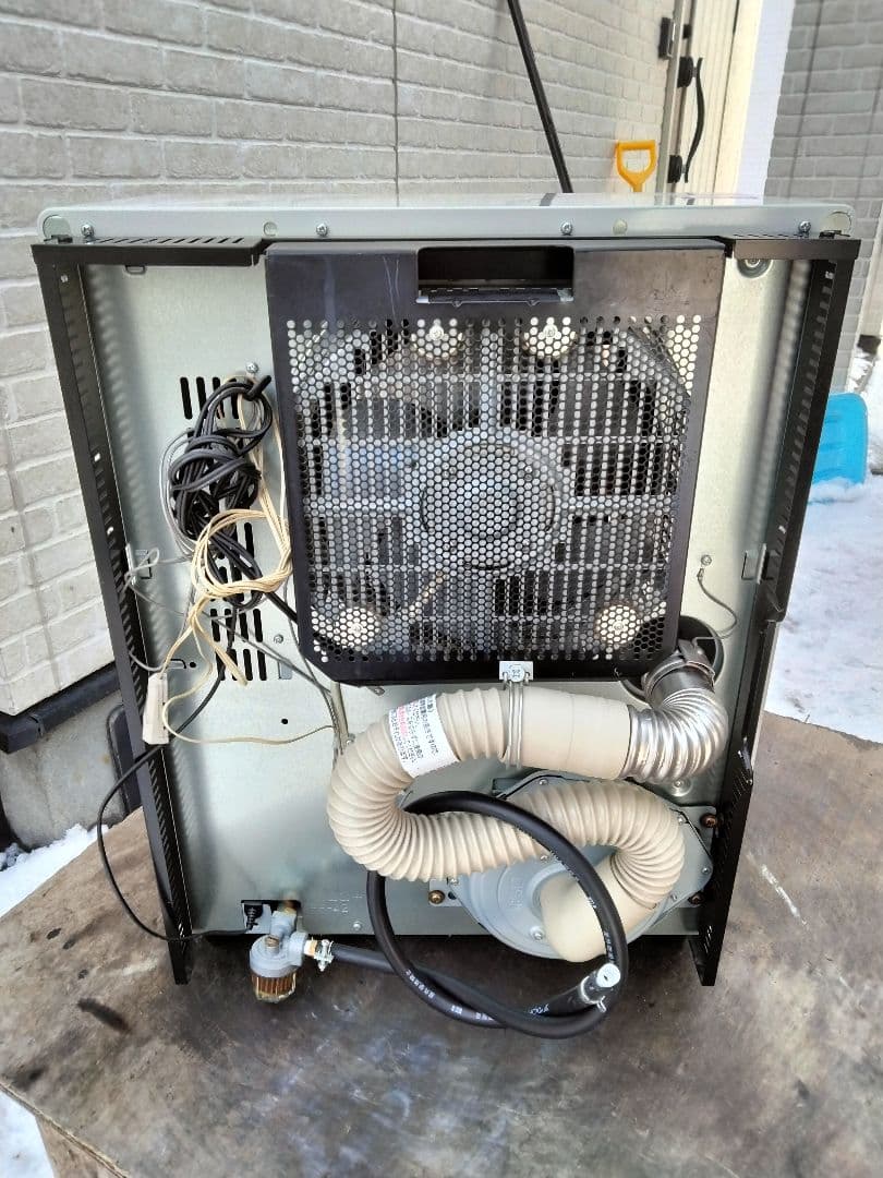 札幌発コロナFF温風石油ストーブ！品番「FF‐4212GS」2013年式中古品①