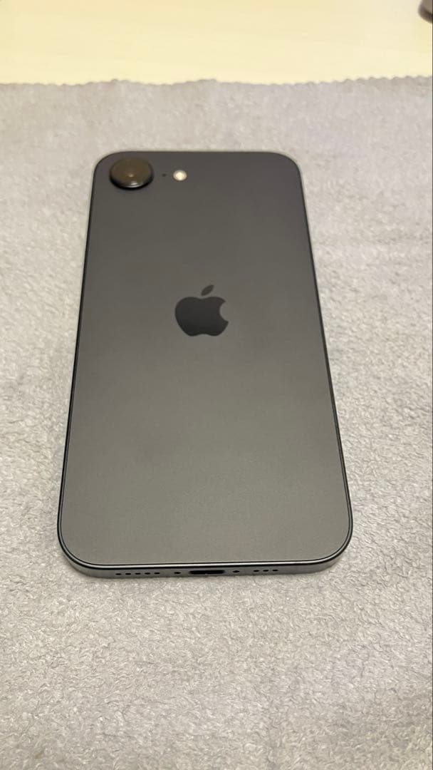 Apple iPhone 16e 128GB ブラック