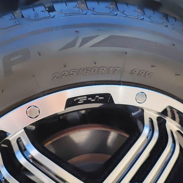 オールシーズンタイヤアルミホイールセット　17インチ