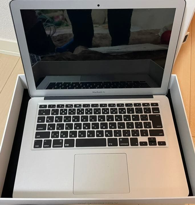 【美品＋外箱＋各種おまけ付】APPLE MacBook Air MQD32J/A