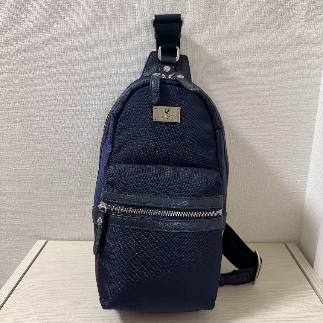 【新品同様】 ブラックレーベルクレストブリッジ ボディバッグ ネイビー
