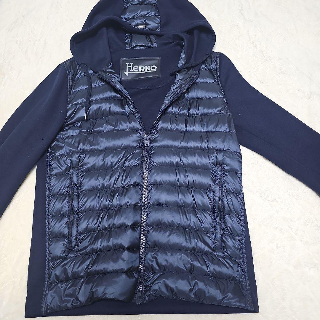 Herno ネイビー フード付きダウンジャケット