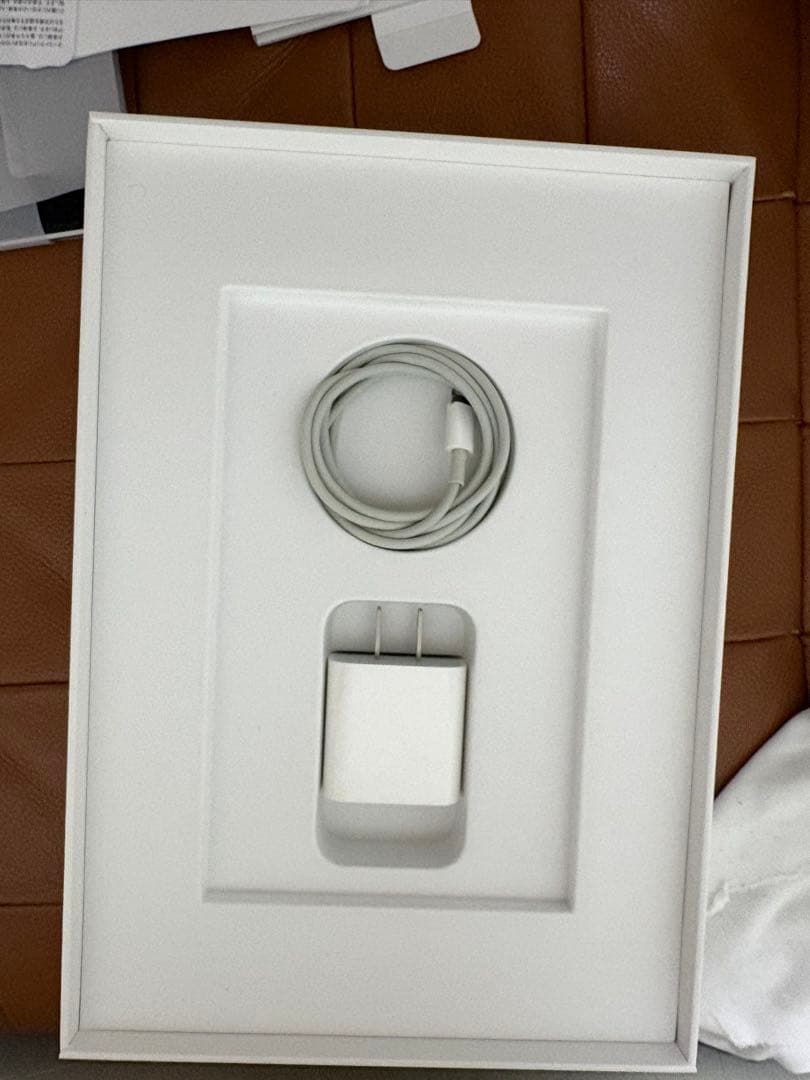 美品 Apple iPad 第9世代 64GB Wi-Fi シルバー 付属品完備