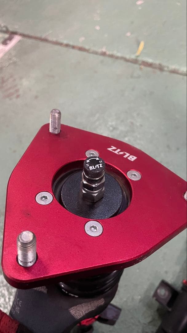 RAV4 AXAH54 フルタップ式　車高調　ブリッツ　ZZ-R ローダウン