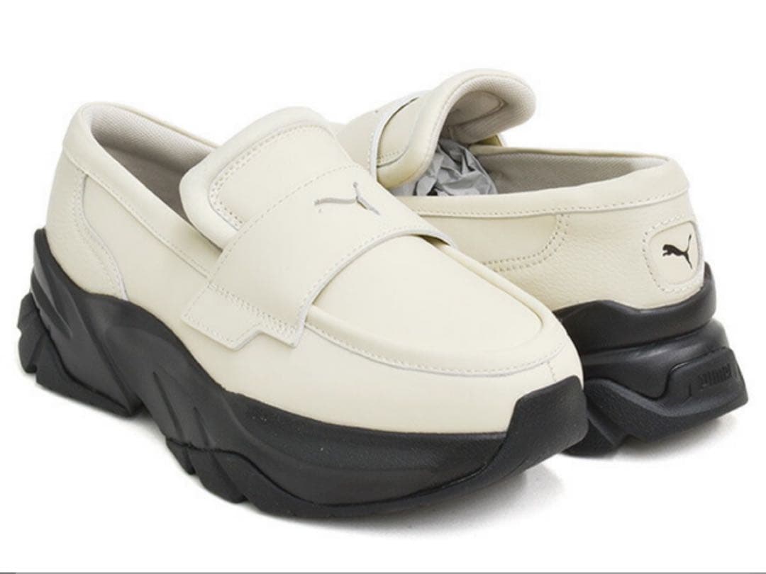 PUMA ローファー　レディース24cm ホワイト系　試着程度　美品