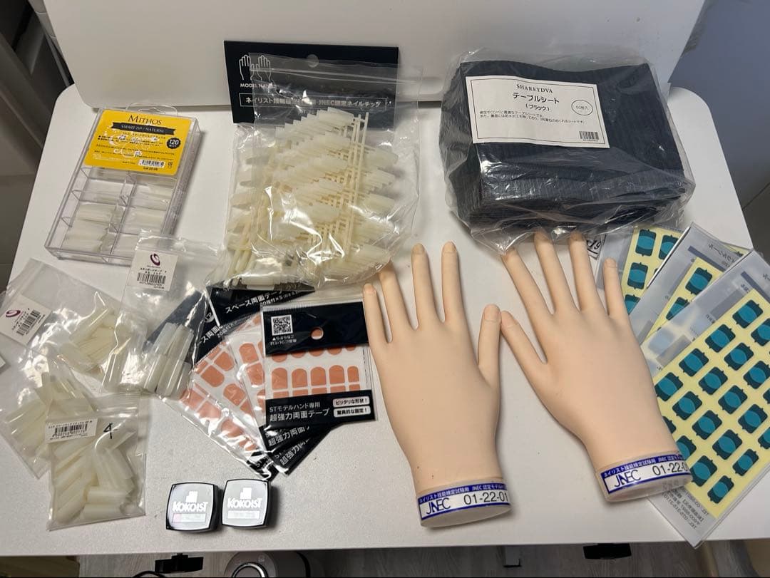JNEC認定モデルハンド　ネイルチップ等おまけ多数