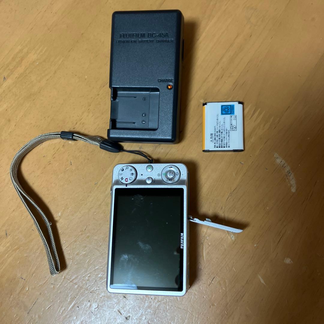 FUJIFILM コンパクトデジタルカメラ 100メガピクセル