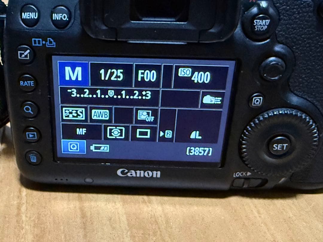 Canon EOS 5D Mark IIIとレンズ28-80mmバッテリーセット