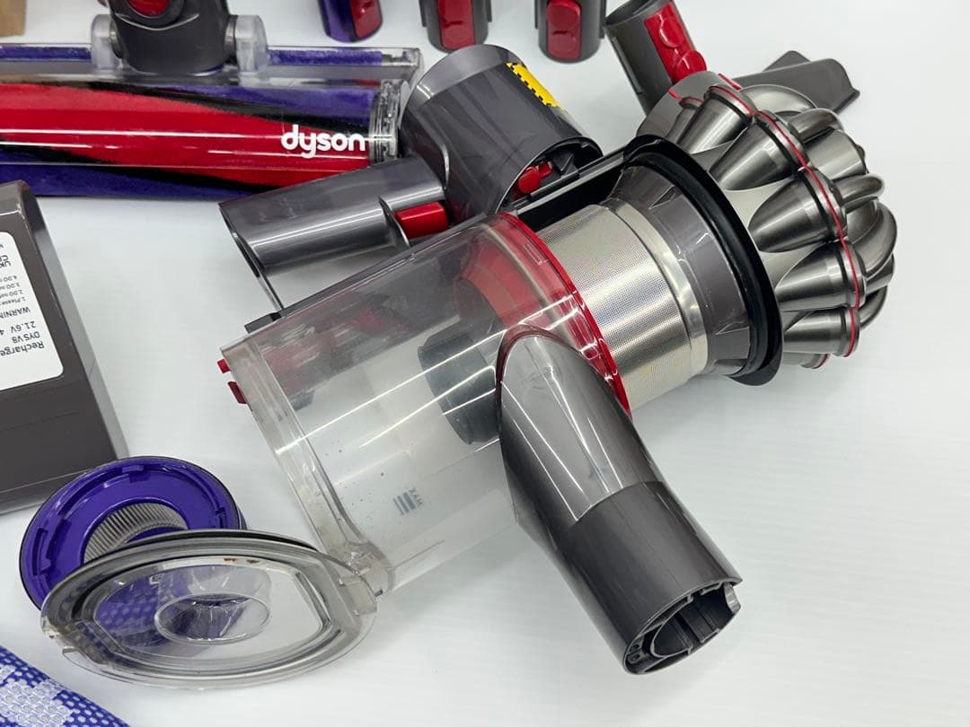 バッテリー付き　SV10K v8 fluffy+ ダイソン ハンディ　赤　掃除機