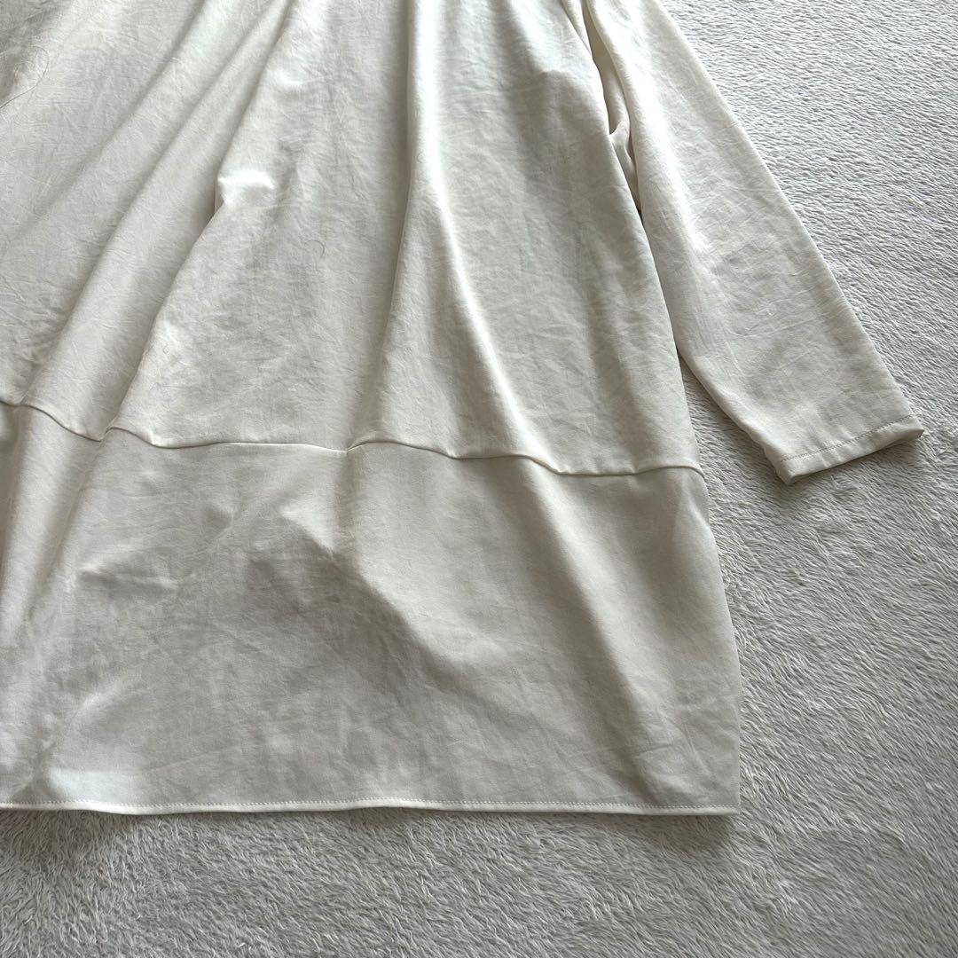 美品　BEARDSLEY ビアズリー 後ろドレープTブラウス　アイボリー　フリー