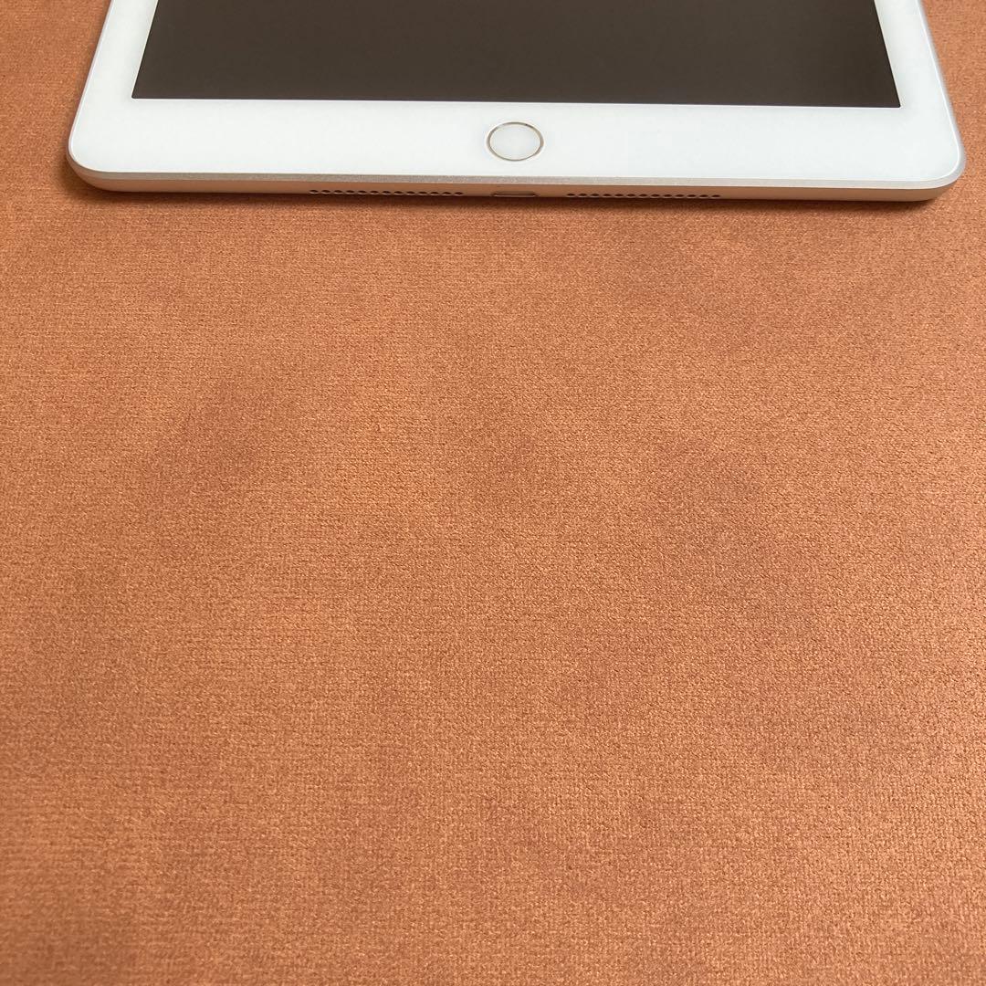 852 美品☆電池ほぼ新品☆iPad6 第6世代 32GB WIFIモデル☆