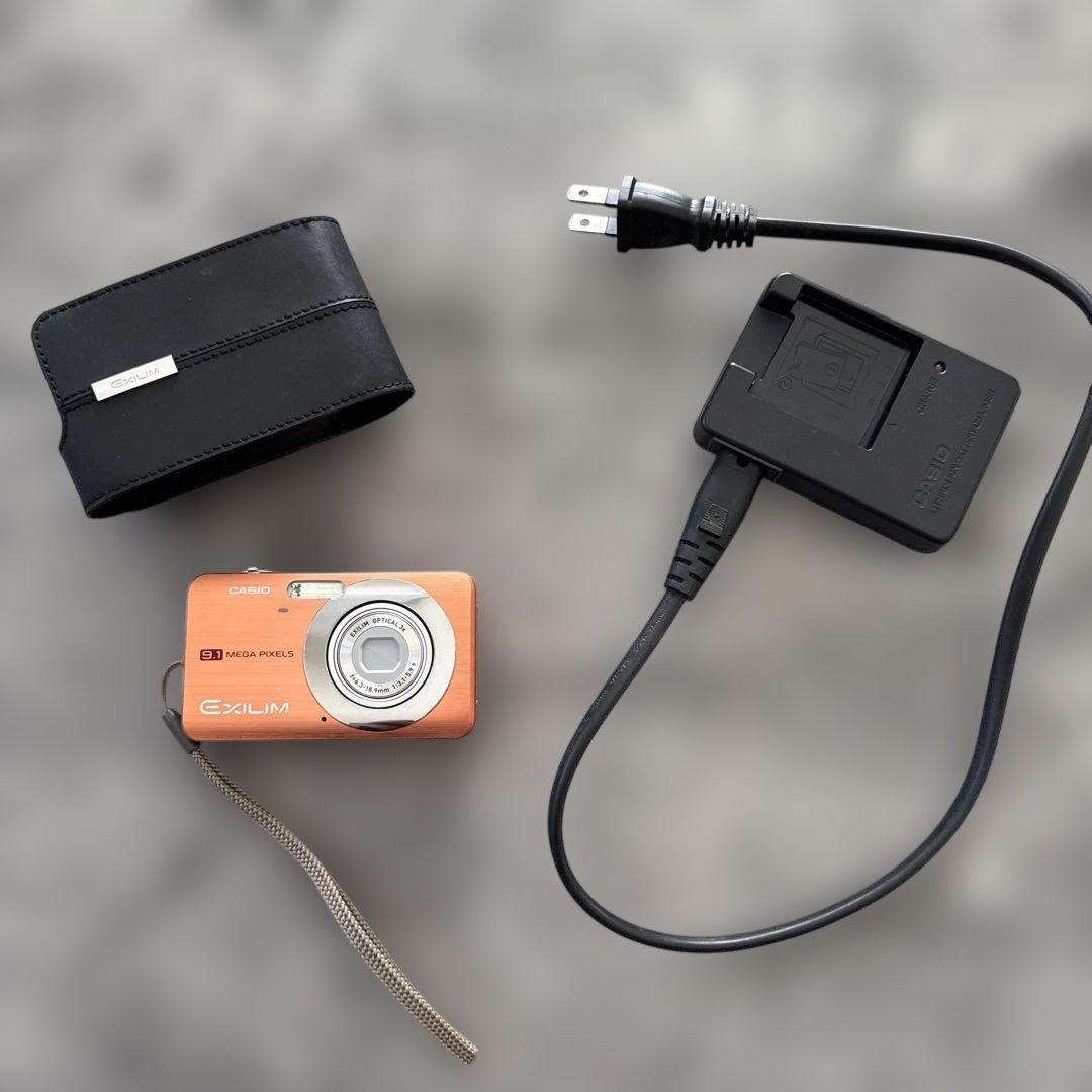 CASIO EXILIM 9.1メガピクセル コンパクトデジタルカメラ　オレンジ