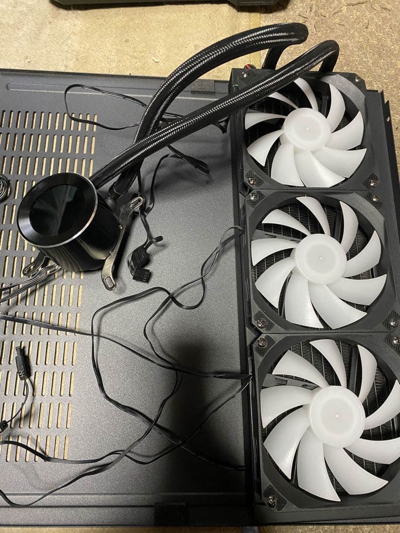 360mm 簡易水冷クーラー ARGBファン3基 温度表示ポンプ