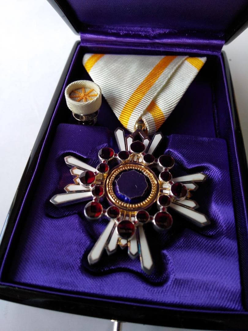 希少品 勲五等瑞宝章 勲章 ミリタリー ミリタリーグッズ 旧日本軍 美品 です。