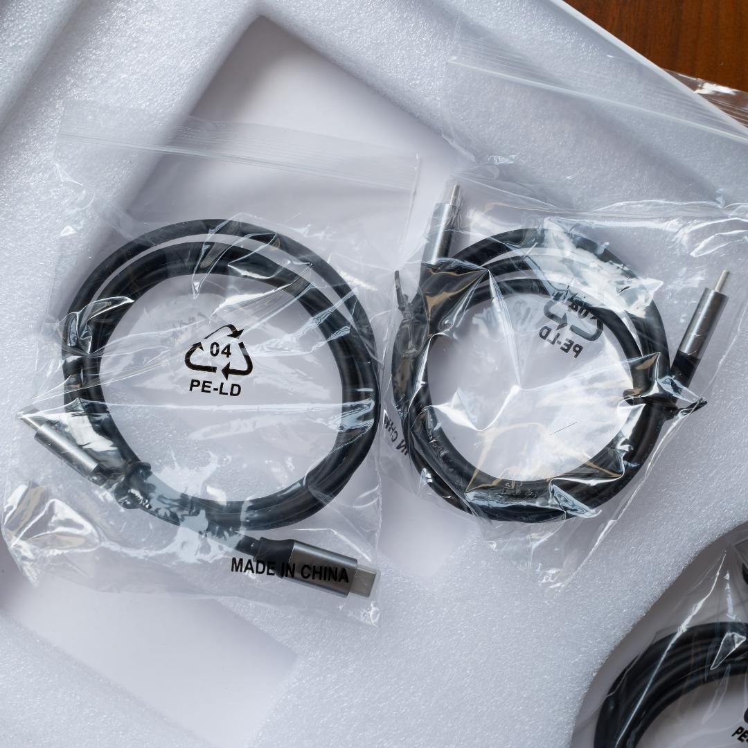 Acouto 2K モバイルモニター　ポータブル　18インチ　2560x1600