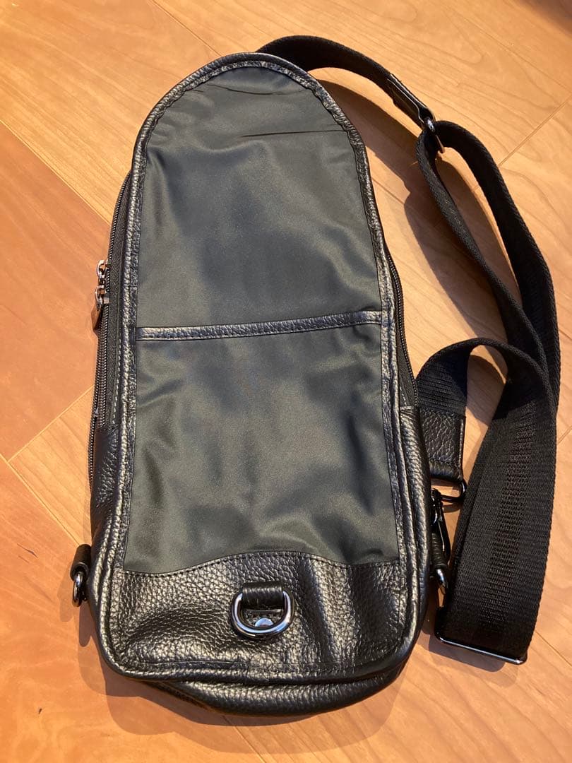 【新品未使用】オロビアンコ ブラック ボディバッグ ショルダーバッグ