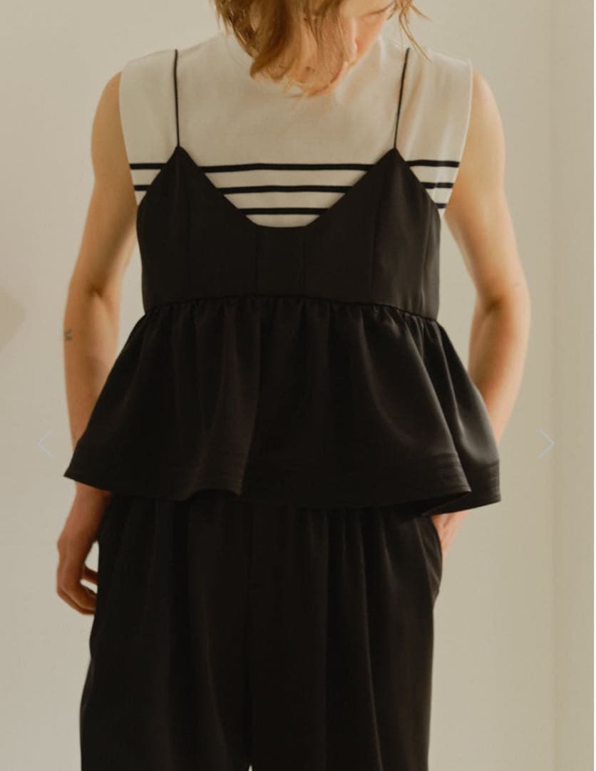 MACHATT サテンフレアキャミソール（ブラック）