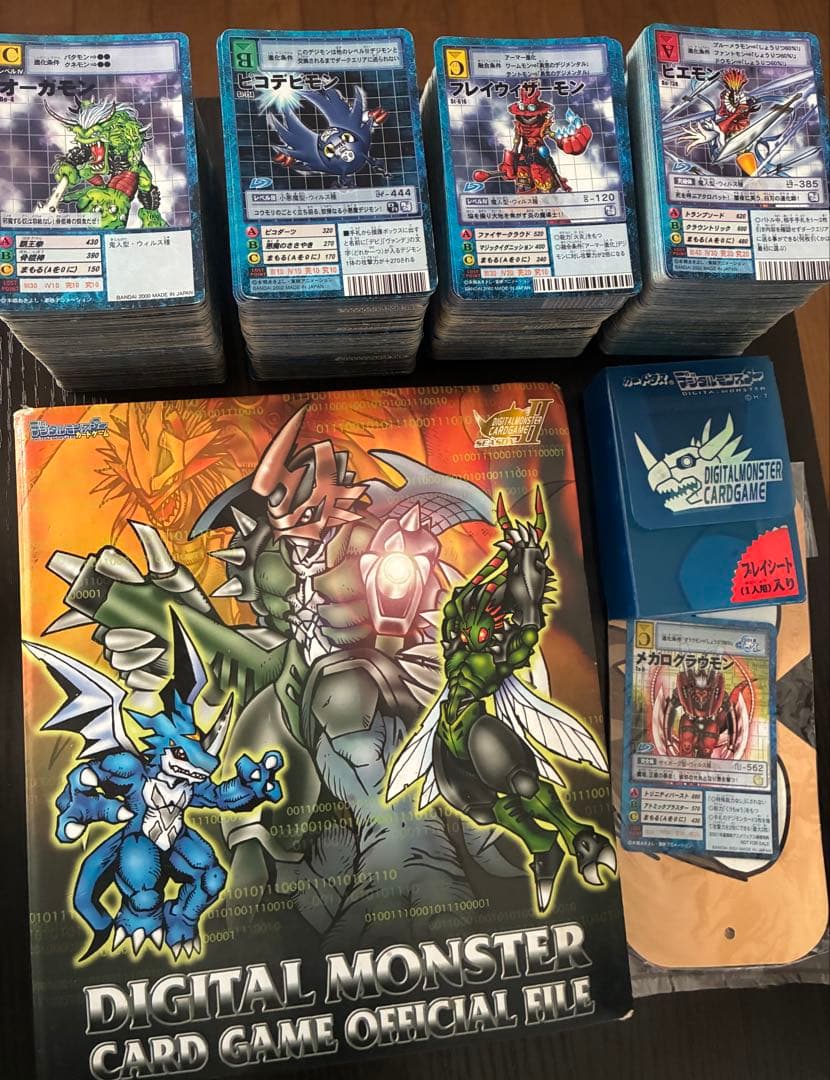 旧デジモンカード　約1000枚弱まとめ売り　カードバインダー　デッキケース付き