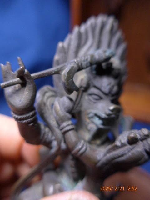 1080　とても古い青銅のインドの神様の像です