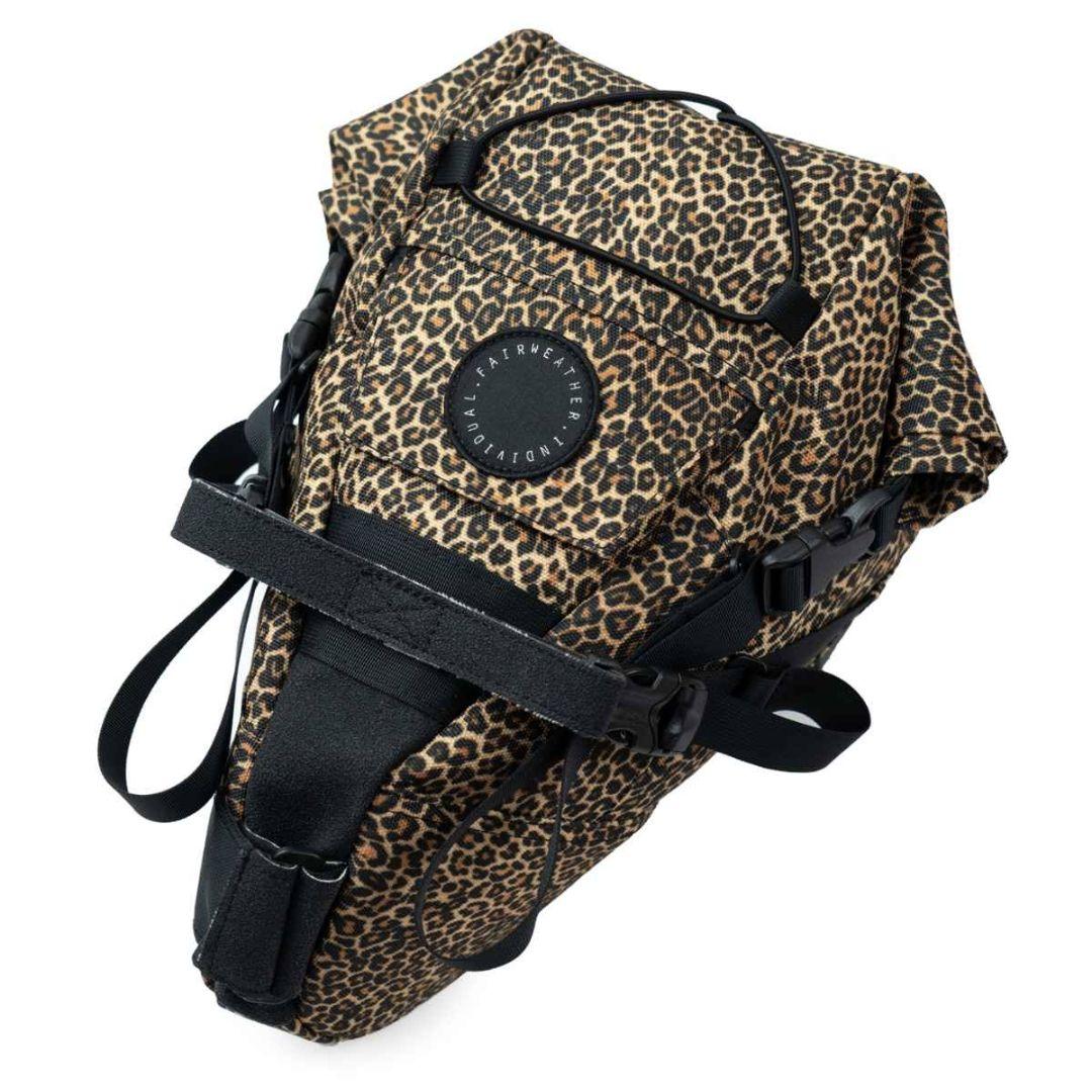 フェアウェザー サドルバッグ レオパード ブルーラグ