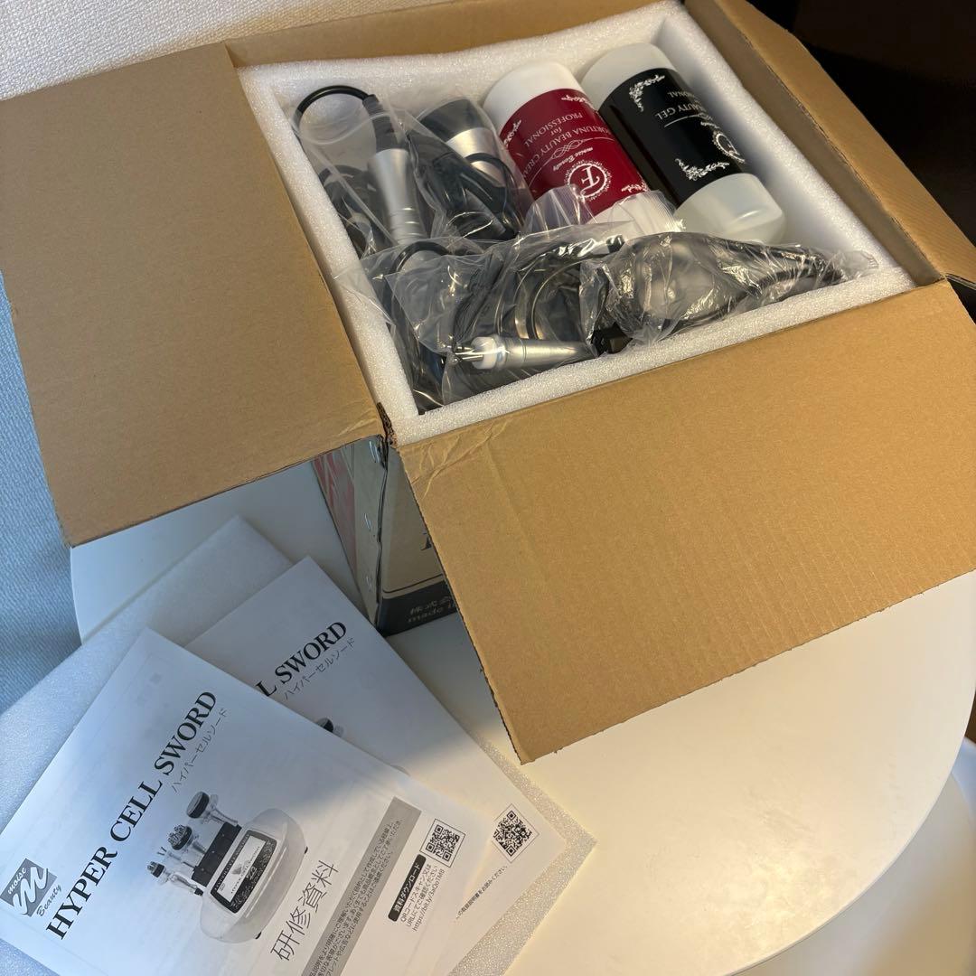 極美品 キャビテーション　家庭用　HYPER CELL SWORD【日本製】