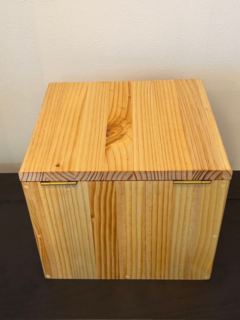 四角いカントリー調の箱