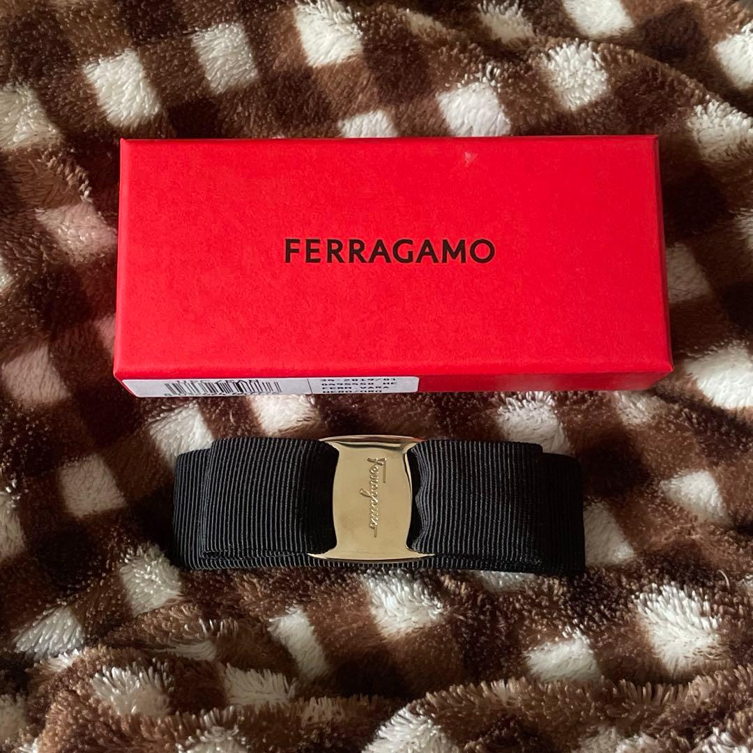 サルヴァトーレフェラガモ ヴァラリボン バレッタ