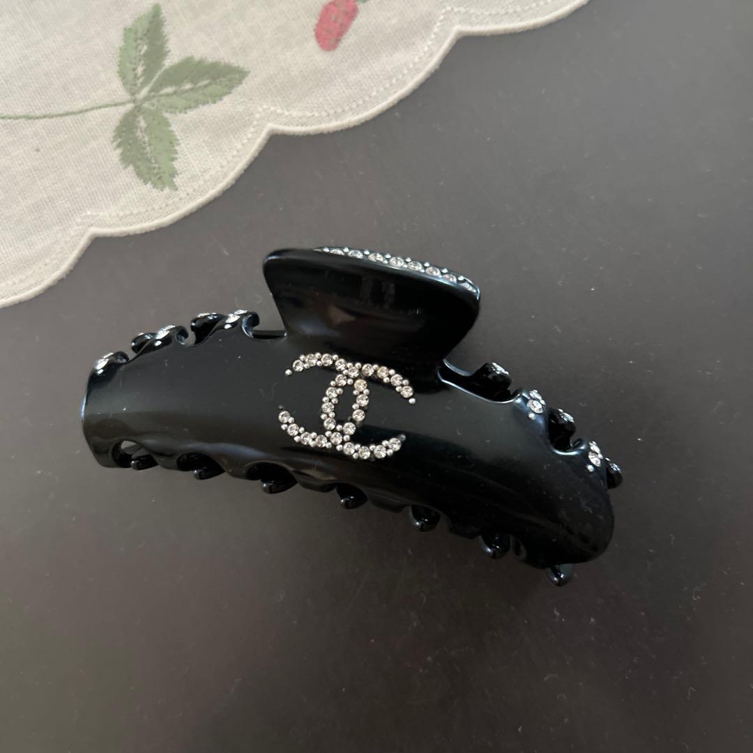 ジャンク品!! CHANEL 黒 ヘアクリップ ラインストーン付き