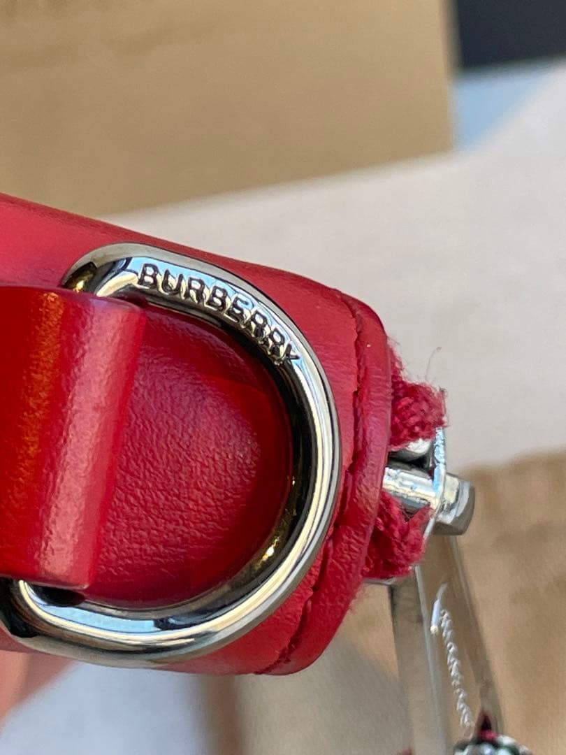 【極美品】BURBERRY レザー 二つ折り財布 レッド定価63800円